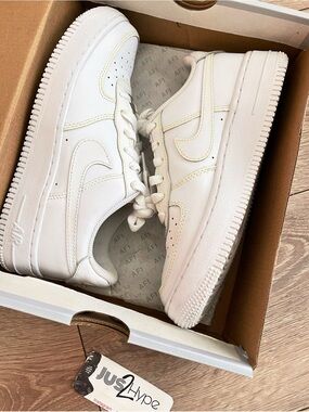 Nike Air Force 1 Low White Sneakers (USED)